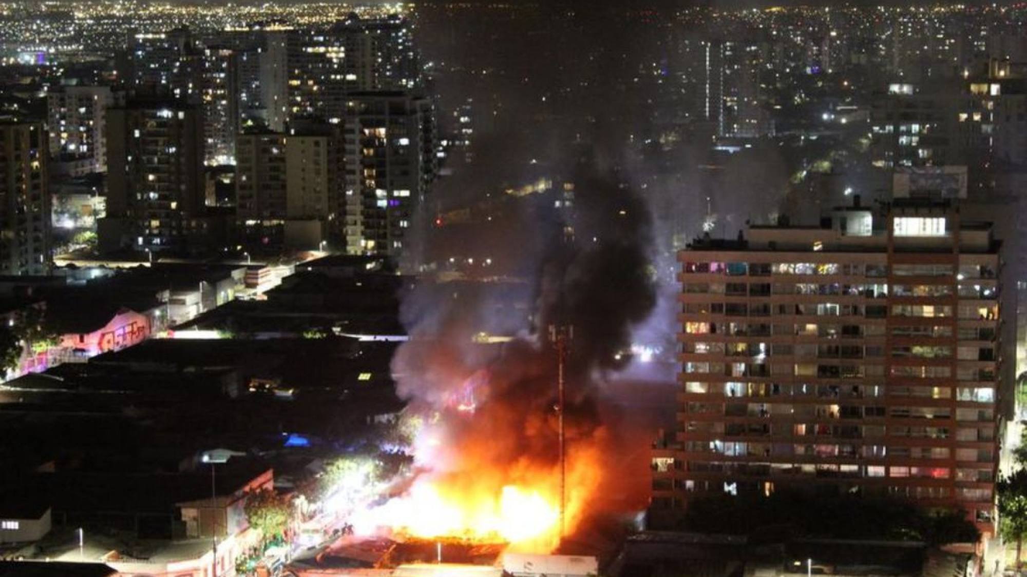 Gigantesco Incendio Alert A Vecinos De Santiago Centro