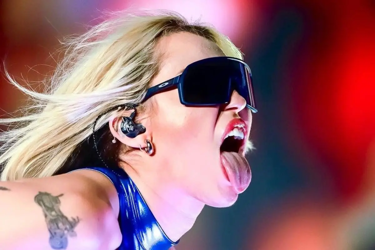 mileycyrus_276035288_389951872959425_1170702584533971388_n_x1x.jpg, La artista informó lo ocurrido a sus fanáticos por medio de redes sociales.