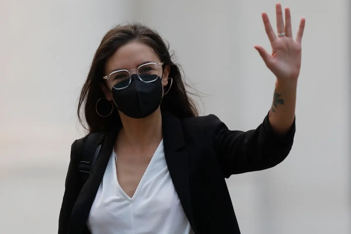 Camila Vallejo aseguró que lo ocurrido es de suma gravedad. Foto: Agencia Uno., Agencia Uno