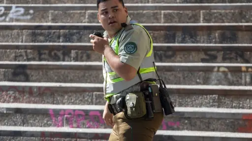 Revelan video donde golpean a carabinero que disparó a joven de 19 en manifestación. Foto: Agencia Uno., Agencia Uno