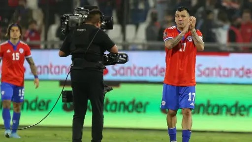 Gary Medel fue el capitán de la Roja esta noche frente a Uruguay, Agencia Uno