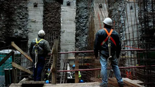 constru.jpg, El rubro de la construcción también se ha debido ajustar a los tiempos de inflación, pero la demanda por viviendas se mantiene. Foto: Agencia Uno.