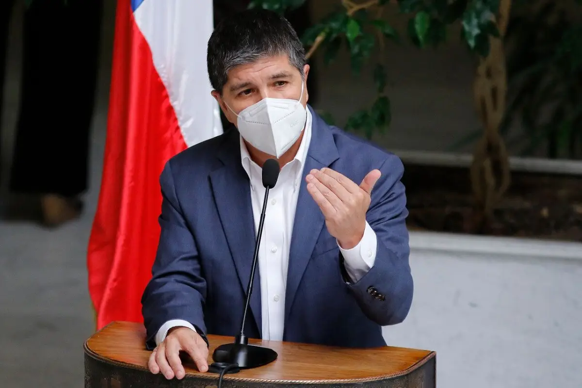 Manuel Monsalve anunció que desarrollarán estrategias para la recuperación de espacios públicos. Foto: Agencia Uno., Agencia Uno