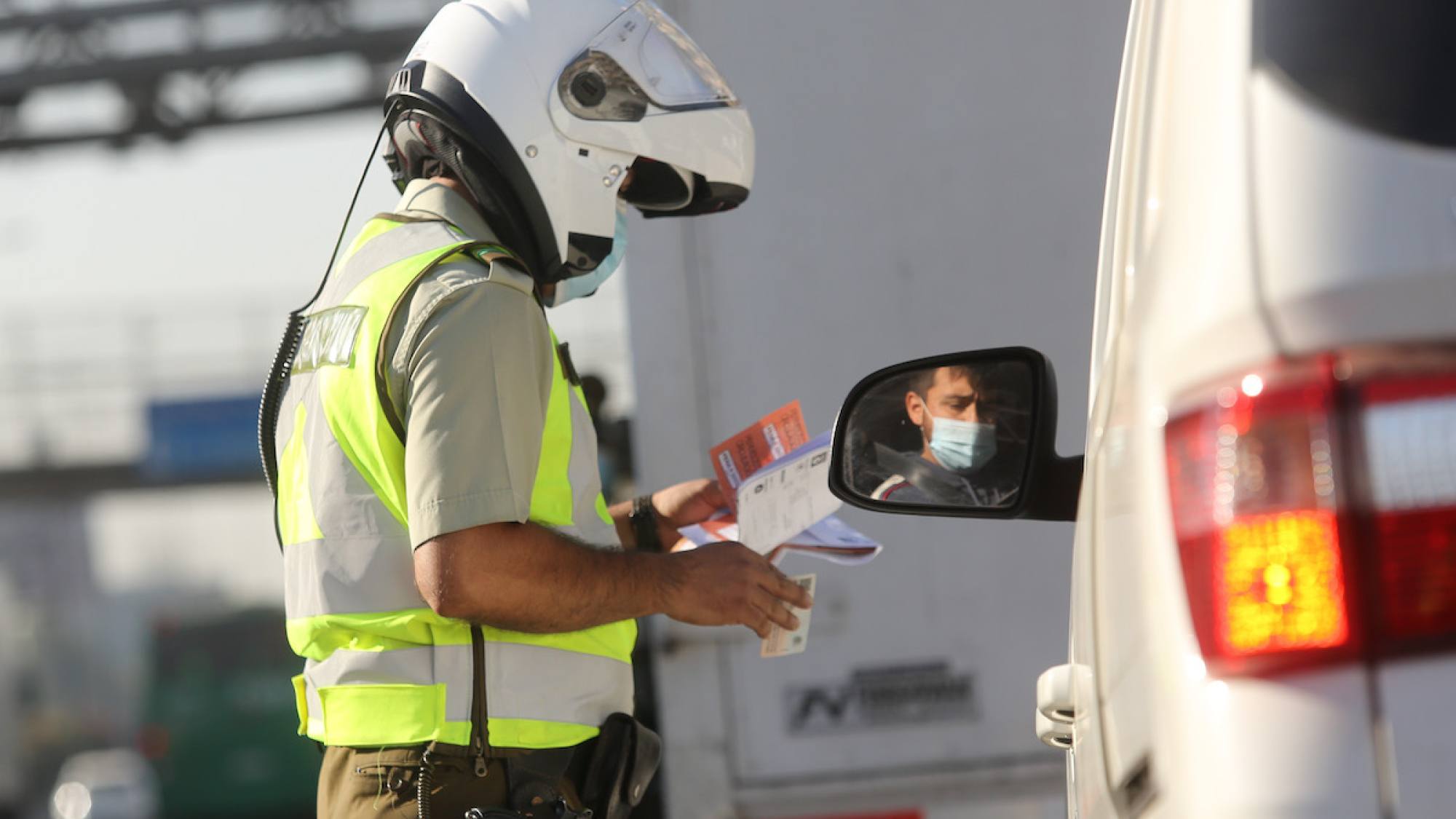 Venció el plazo: revisa la multa que arriesgas por no tener el permiso de circulación al día