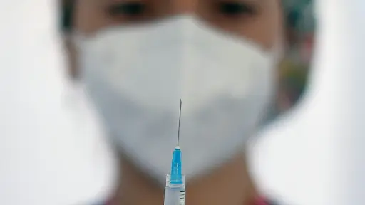Estrategia “barrial” del Servicio de Salud Metropolitano Central sumará ambas vacunas a partir de esta semana. Foto: Agencia Uno., Agencia Uno