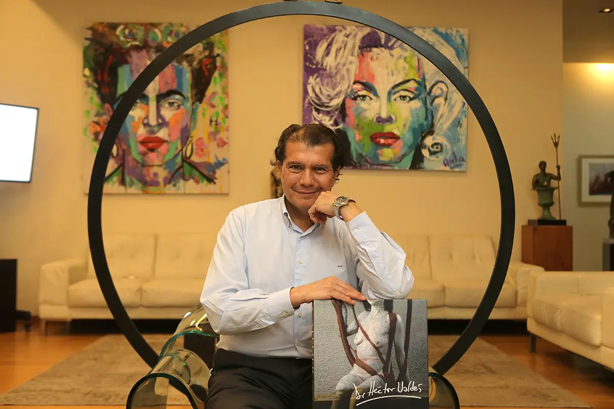 hector_valdes72.jpg, El cirujano plástico Héctor Valdés es fanático del arte. Foto:Juan Pablo Carmona Y.