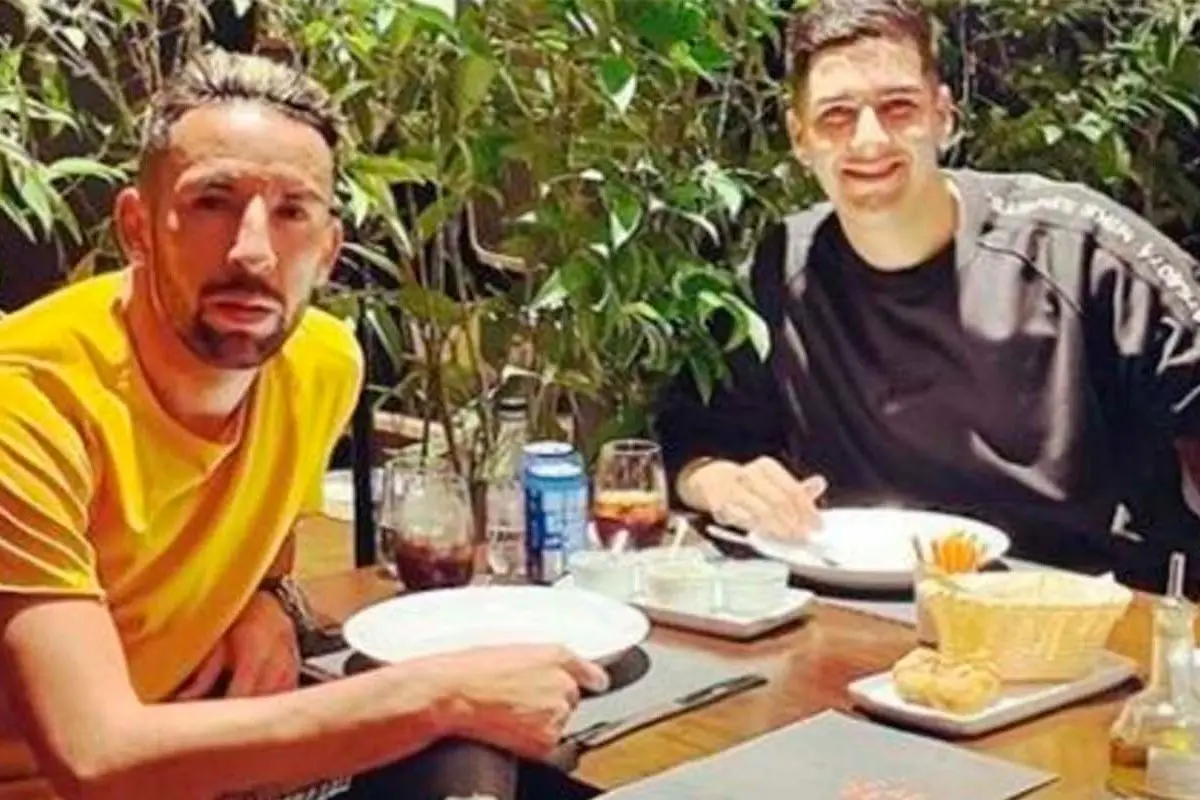 mauricio-isla-y-hermano_jpg_ok-1.jpg, Mientras dure la investigación Pablo Oportus Isla se encuentra cumpliendo prisión preventiva en Santiago 1.