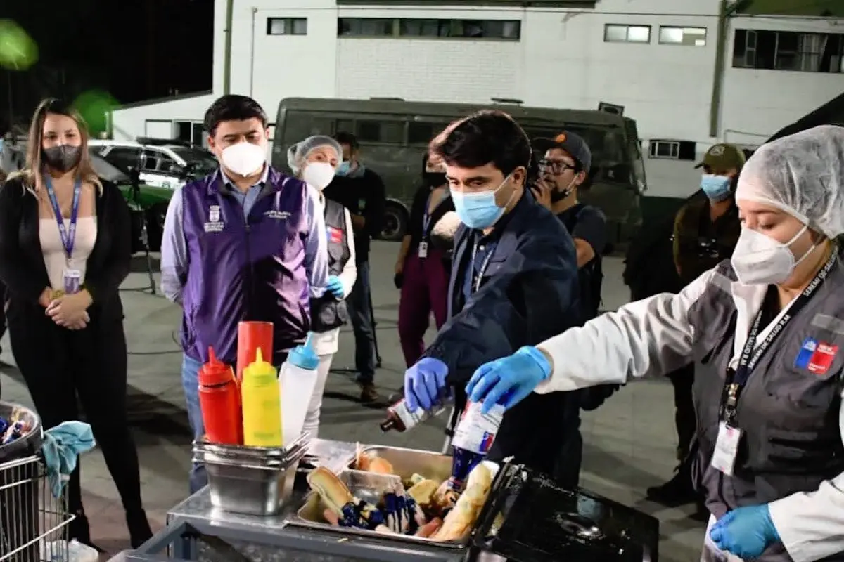 278137676_345431257629299_3689867215552184879_n.jpg, Autoridades fiscalizaron a vendedores ambulantes en Estación Central por el caso de anticuchos. Foto: Muniecentral