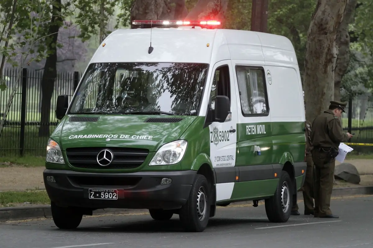 Carabineros ya identificó a las jóvenes agrresores, Agencia Uno