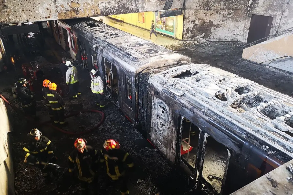 La estación de Metro San Pablo quedó completamente destruida el sábado 19 de octubre de 2019, Agencia Uno