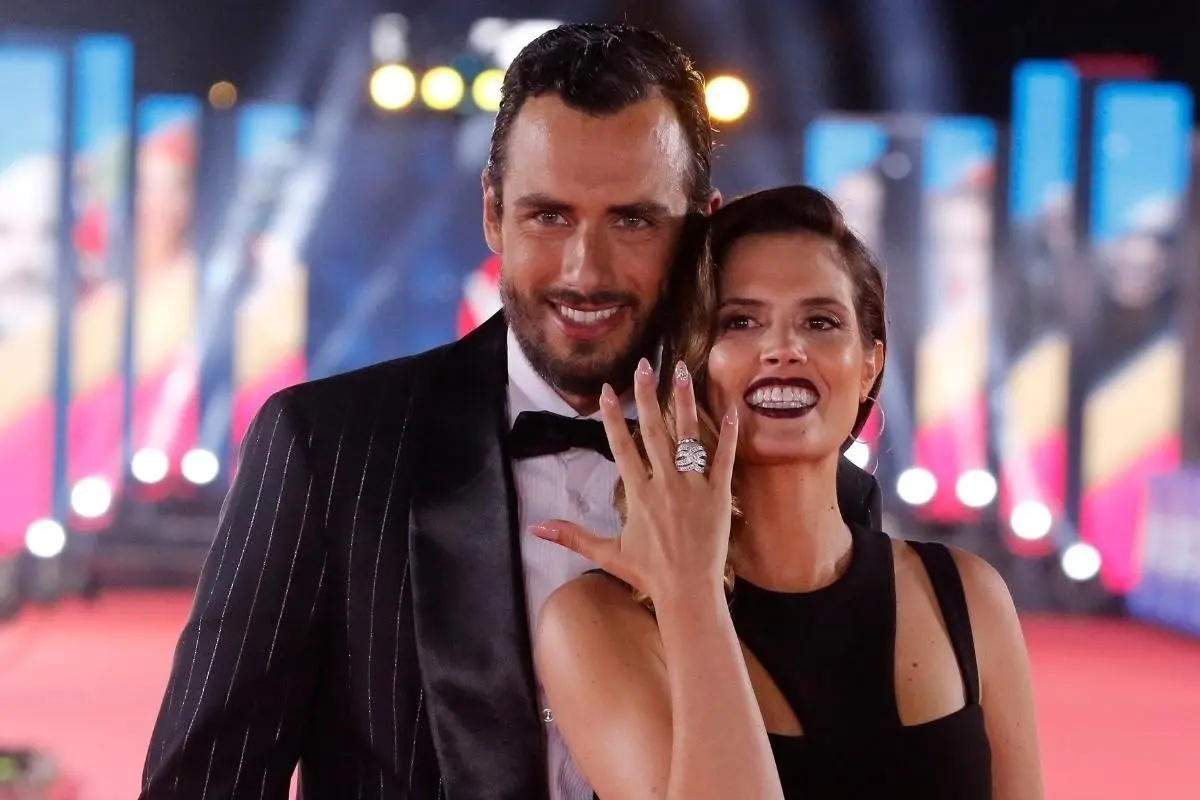 sin_txtulo_x1200x800xpxx_-_2022-04-10t153440_368.jpg, Marcelo Marocchino y Magui Benet en la alfombra roja del Festival de Viña del Mar el año 2018, donde el modelo italiano le pidió matrimonio.
