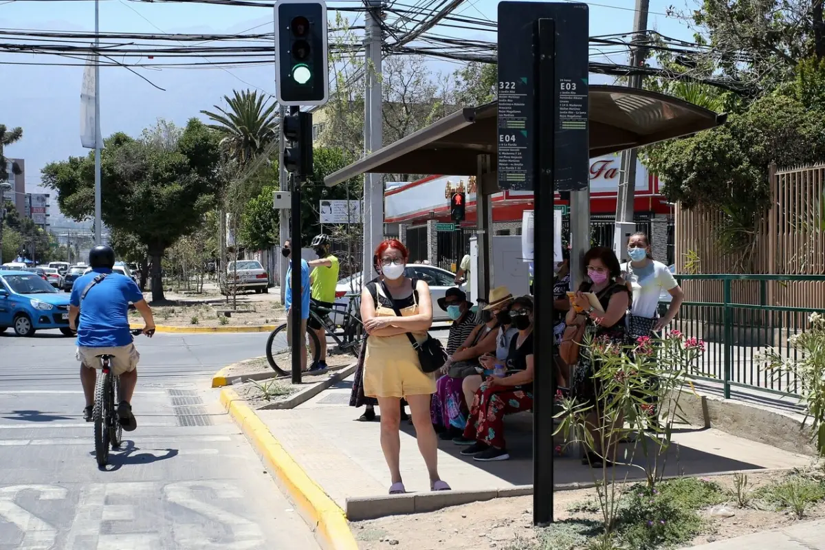 Ministro de Transportes recomendó mantener el uso de mascarillas en transportes públicos. Foto: Agencia Uno., Agencia Uno