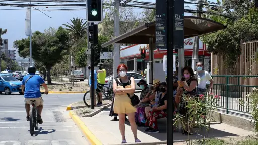 Ministro de Transportes recomendó mantener el uso de mascarillas en transportes públicos. Foto: Agencia Uno., Agencia Uno