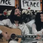 john.jpeg, Imagen del vídeo Give Peace a Chance