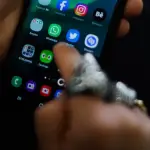 Rusia bloqueó el acceso a Facebook y Twitter, Agencia Uno