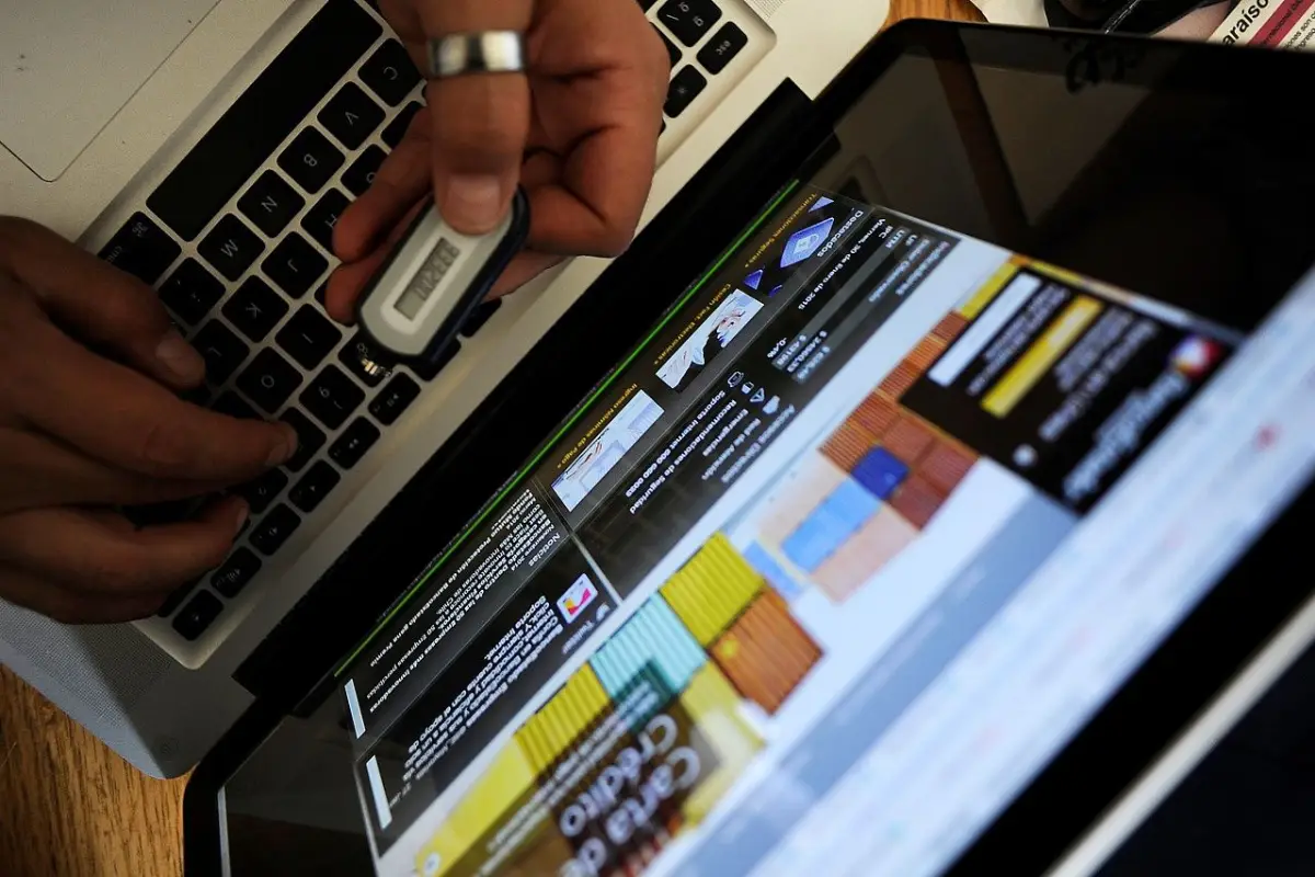 En vísperas del 8-M circula una estafa por Wathsapp., Agencia Uno