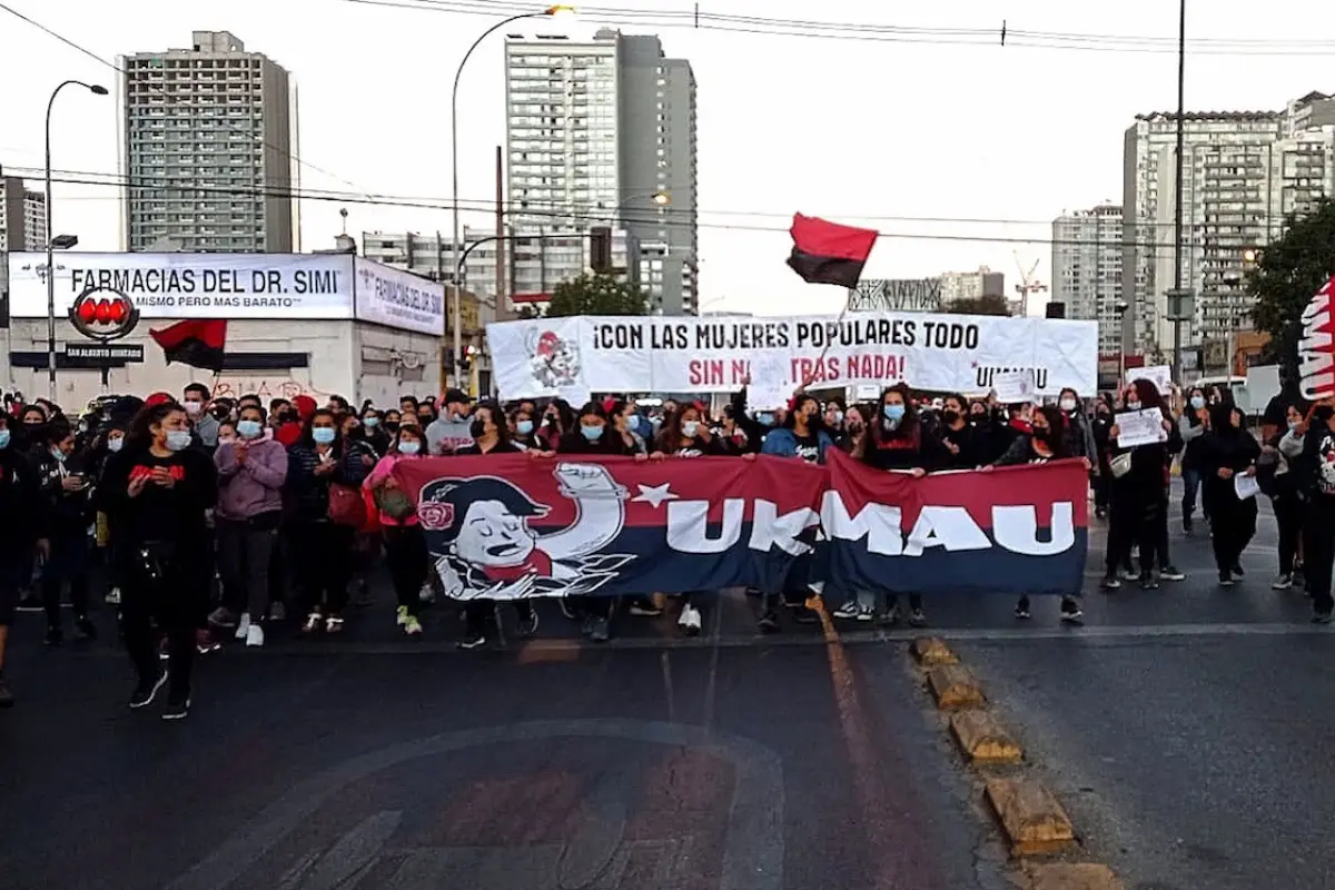 ukamau.jpg, Más de 200 personas participan de la marcha. Foto: Ukamau
