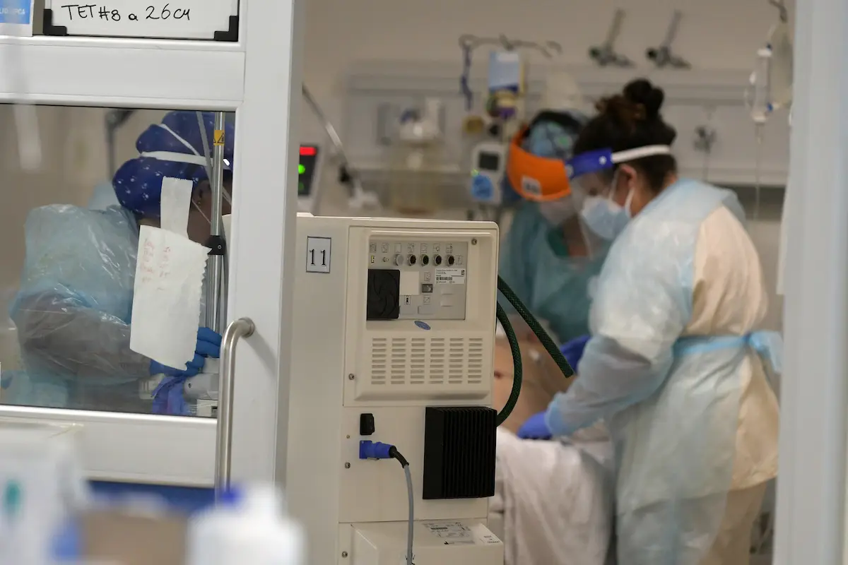 Minsal informó que todas las regiones bajaron sus contagios. Foto: Agencia Uno, Agencia Uno