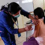 Las altas cifras de vacunación en menores de 18 años se dieron a conocer tras el último informe del ministro Paris. (AGENCIA UNO), Agencia Uno