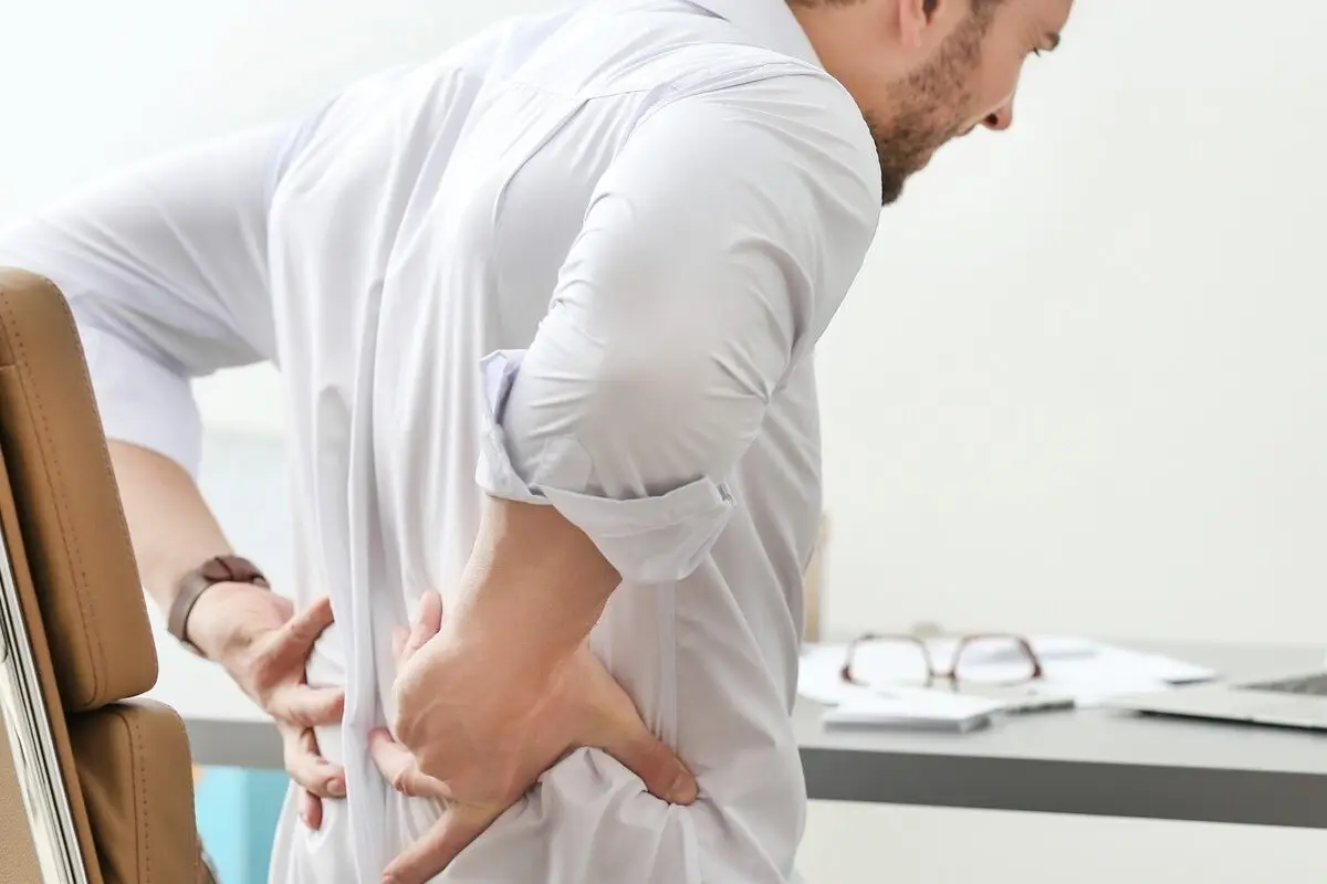 dolor.jpg, El dolor de espalda provocado por Ómicrom es fulminante y paralizador.