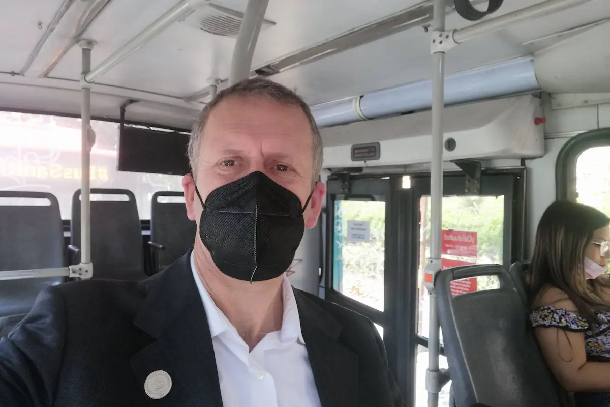 ministro.jpg, Ministro de Transporte hasta se sacó selfie en la micro. Foto: Twitter.