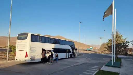 carab-1.jpeg, Carabineros detuvo a dos buses en Atacama. Foto: Cedida