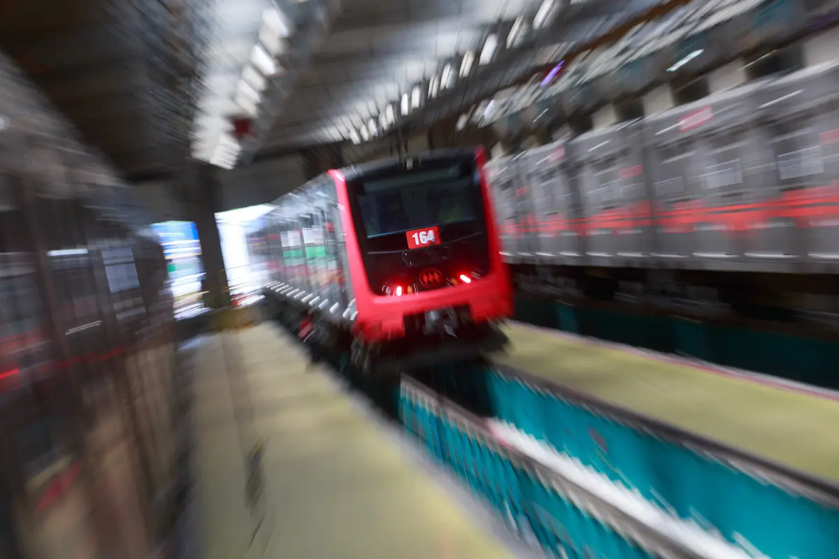 Metro de Santiago mantiene los horarios de la semana. Foto: Agencia Uno, Agencia Uno