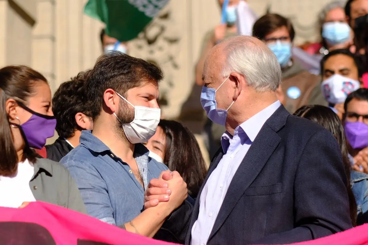 gabriel_boric_guillermo_teillier.jpeg, 