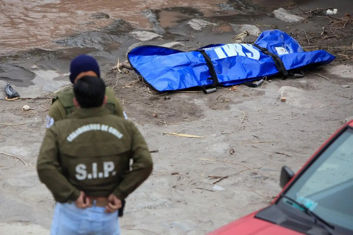 dead.jpg, Carabineros abatió a un sujeto que le arrebató el arma a un funcionario policial. Foto: Agencia Uno referencial.