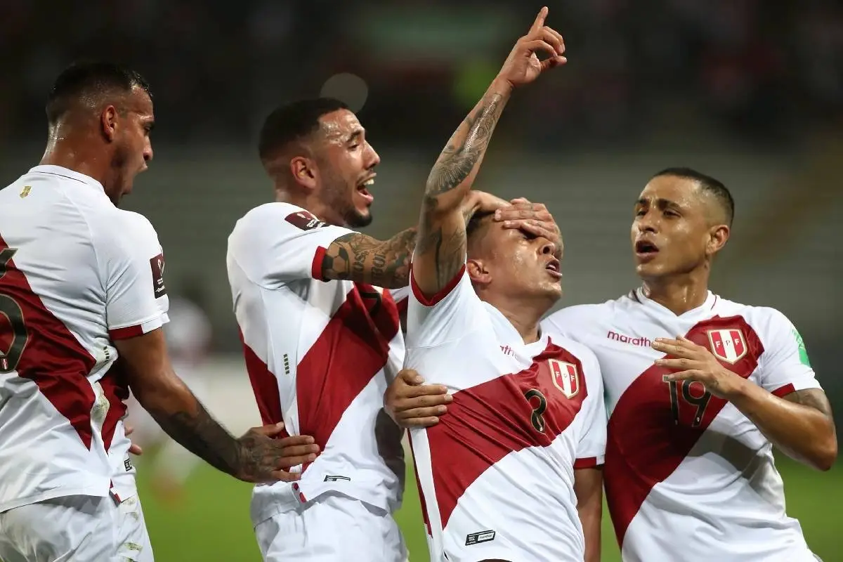 Perú espera atento el fallo de la FIFA, pues la idea es que no jueguen el repechaje. (FOTO:Agencia Uno), Agencia Uno