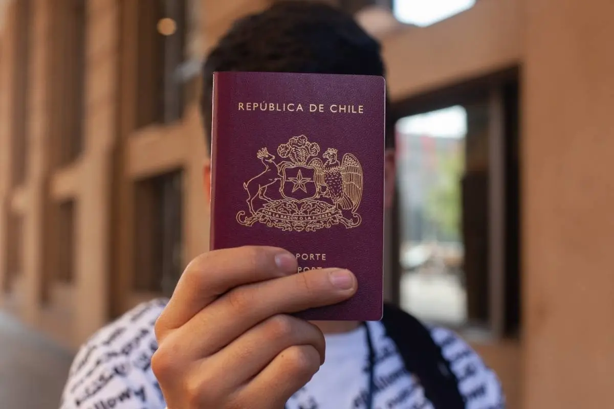 El documento tiene un nuevo precio en Chile. (FOTO: Agencia Uno), Agencia Uno