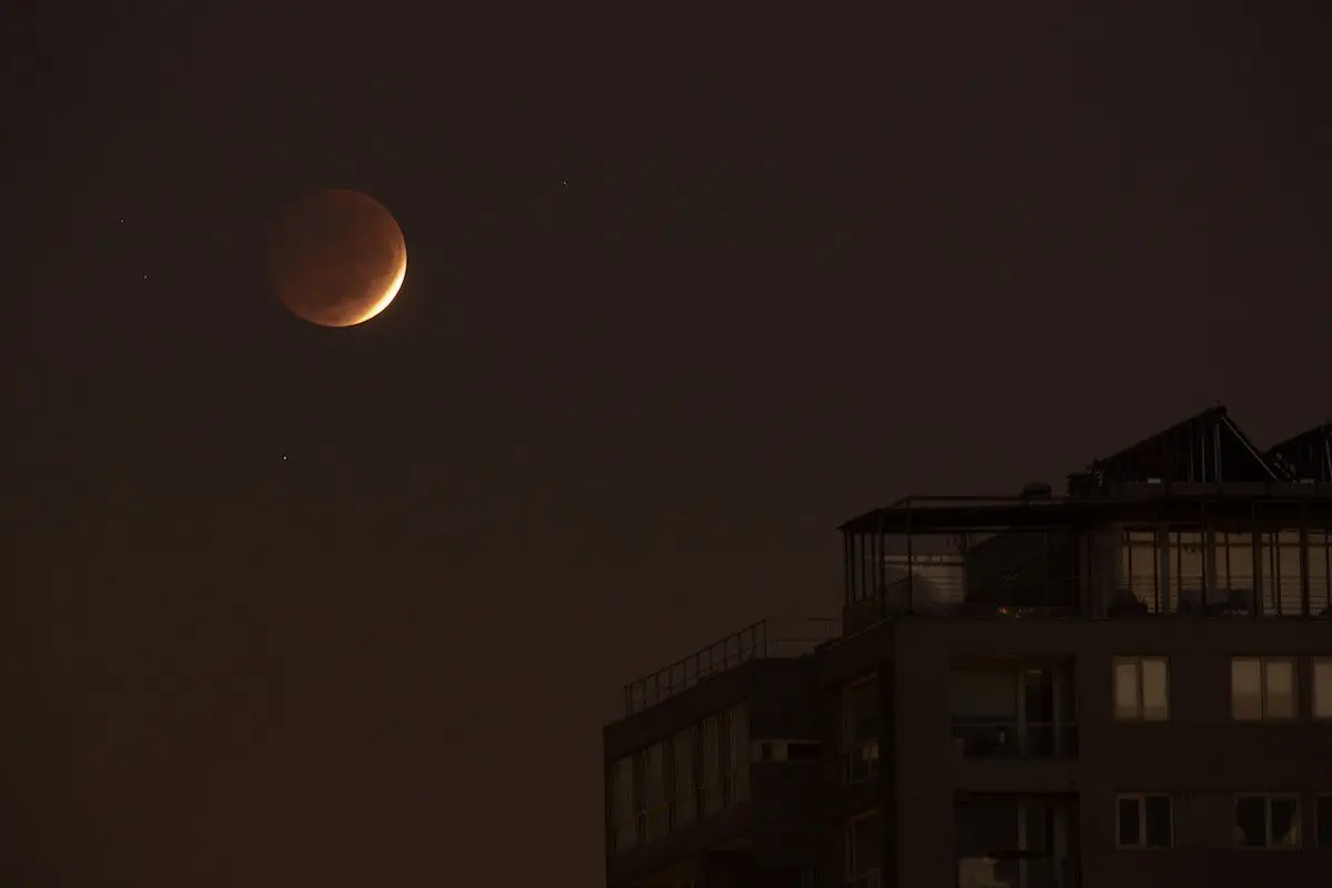 Luna de sangre se podrá apreciar esta noche en todo Chile. Foto: Agencia Uno, Agencia Uno
