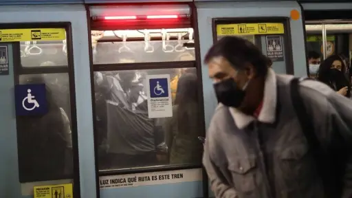 El asaltante robó un celular en plena estación de metro. (FOTO: Agencia Uno), Agencia Uno