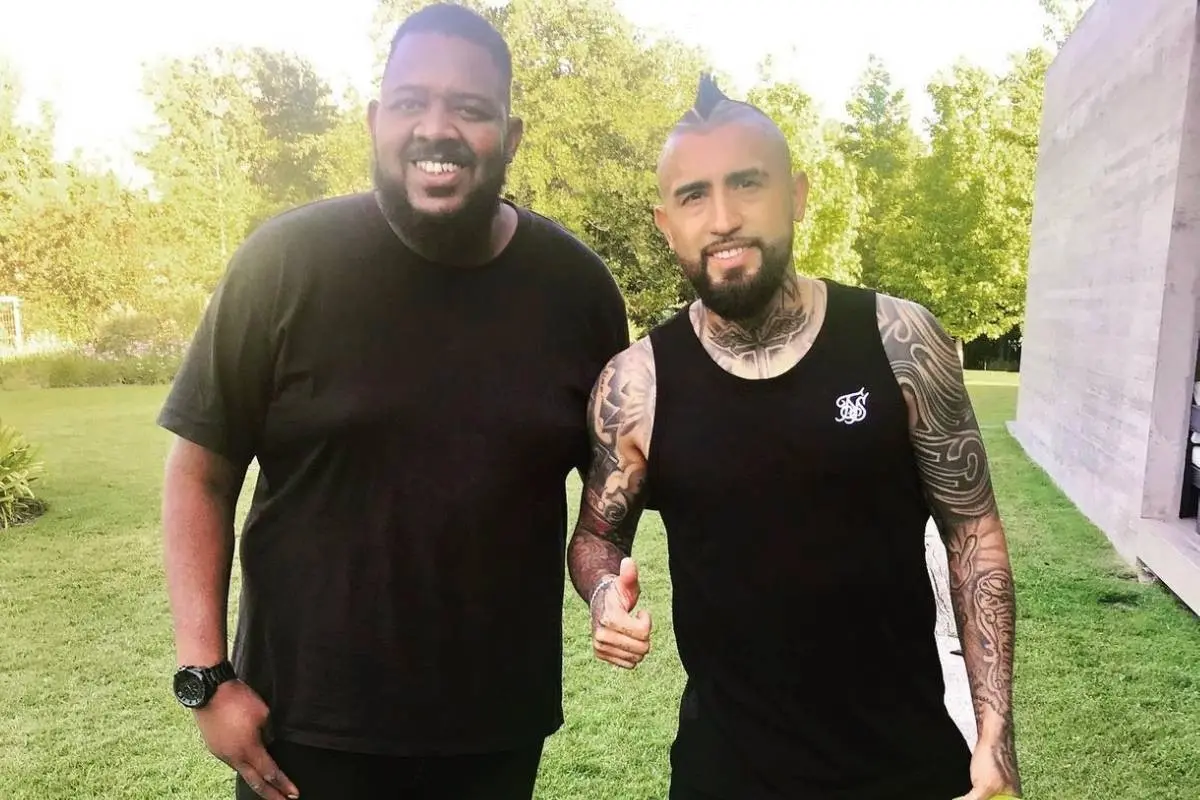 image_6487327-4-1.jpg, Gabriel Merrero junto a Arturo Vidal. El venezolano trabajó cerca de una década para el seleccionado nacional. (FOTO:Instagram Gabriel Merrero)