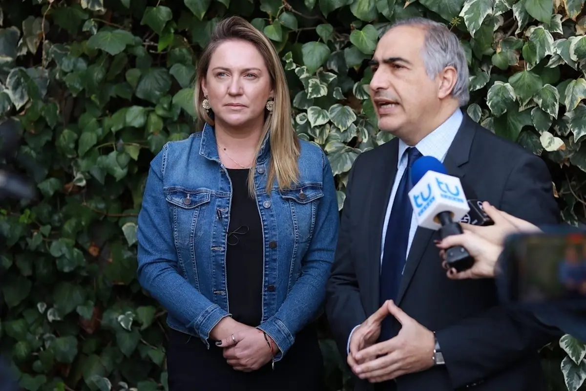 chaguan_2.jpg, La alcaldesa Isabel Valenzuela se reunió con el senador Francisco Chahuán para sumar más voluntades y construir así el hospital de la Zona Norte en Colina.