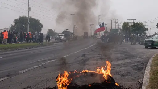 Manifestación de trabajadores subcontratados tras desacuerdo total con ENAP comuna de Hualpén, Región del Biobío. Foto: Agencia Uno., Agencia Uno