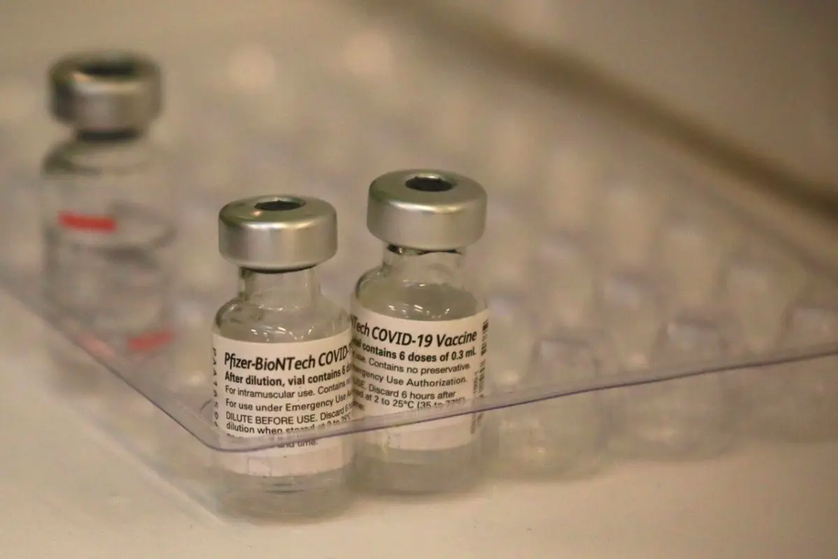 Las compañías Pfizer y BioNTech realizaron pruebas clínicas para corroborar la alta eficacia de la tercera dosis de su vacuna en lactantes y menores de 5 años. Foto: Agencia Uno., Agencia Uno