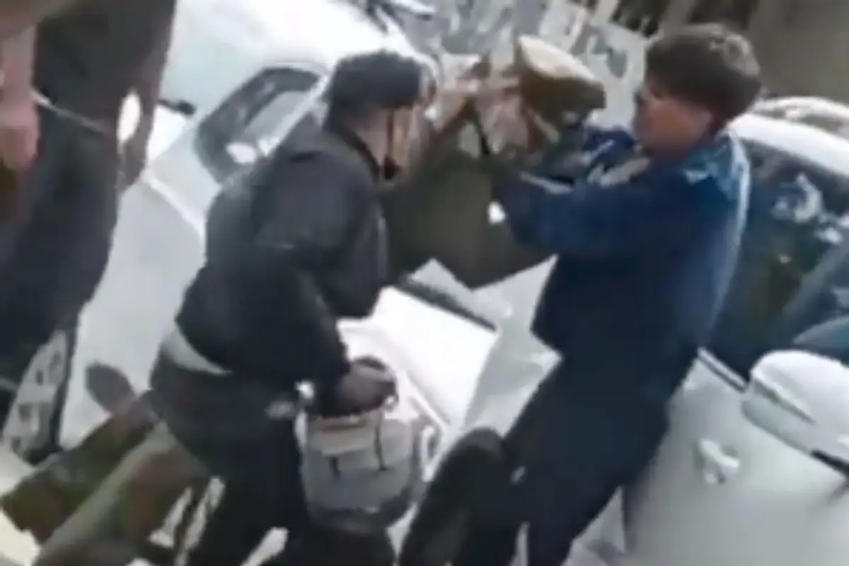 captura_de_pantalla_2022-05-23_a_laxsx_09_10_27.jpg, La agresión comenzó posterior a una fiscalización por consumo de marihuana. Foto: Captura.