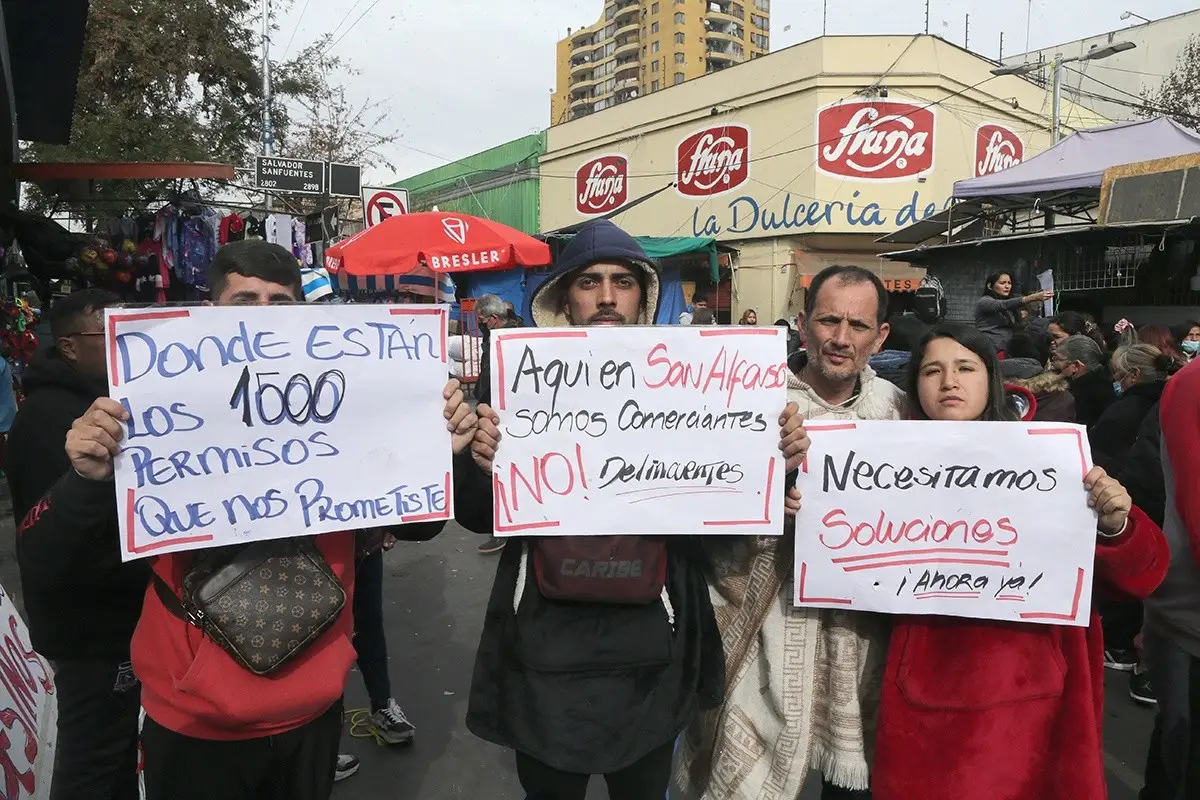 barrio_meiggs.jpg, Comerciantes Ambulantes se manifiestan tras desalojo de Carabineros. Foto: Juan Pablo Carmona.