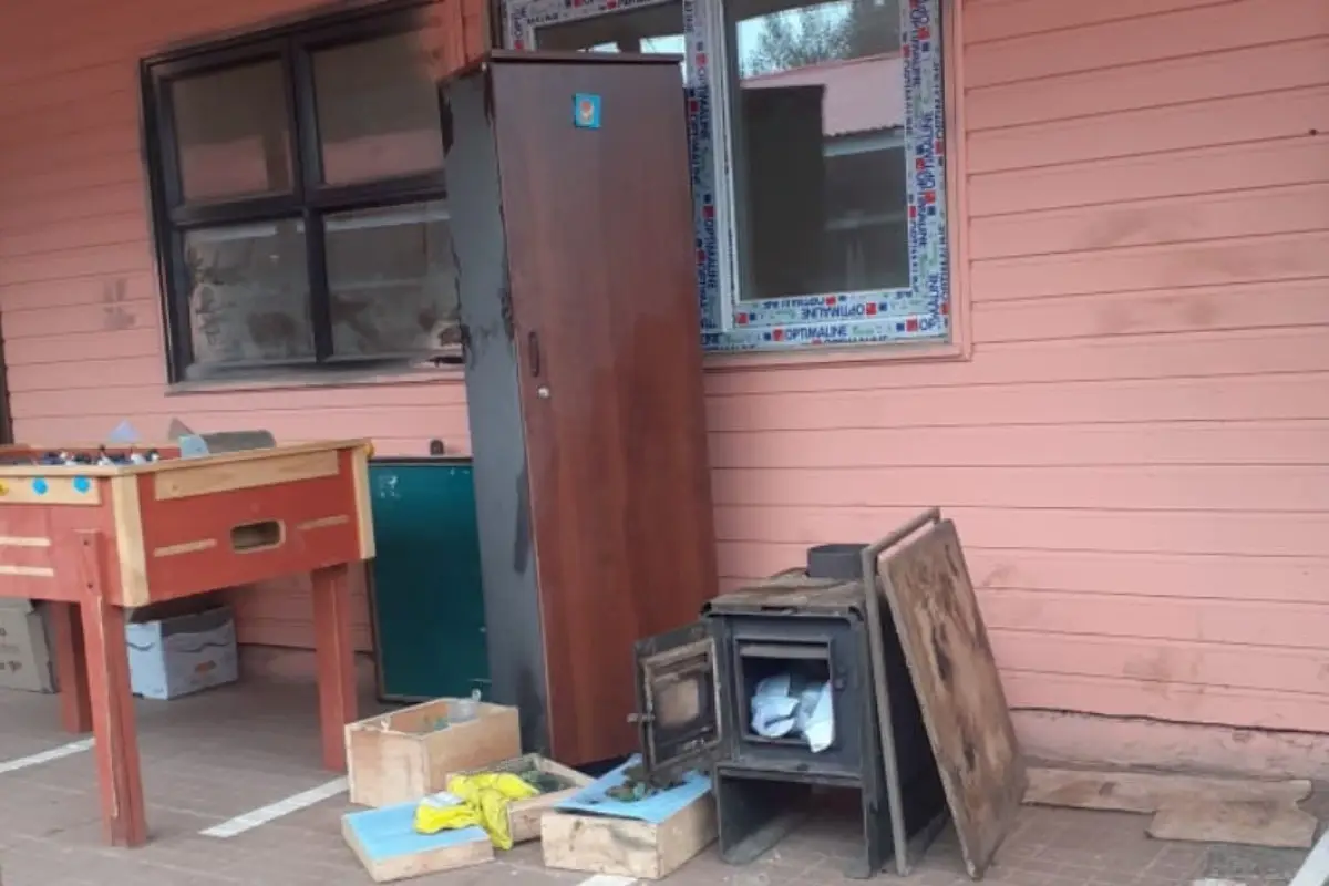 cole.jpg, Estas son las precarias condiciones en que se halla la Escuela Mañiuco de Galvarino. Foto: Twitter.