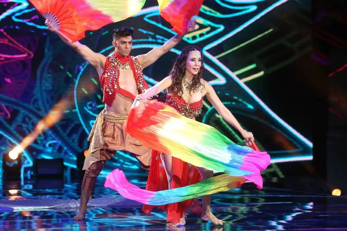 aquxsebaila09_04_x1x.jpg, 