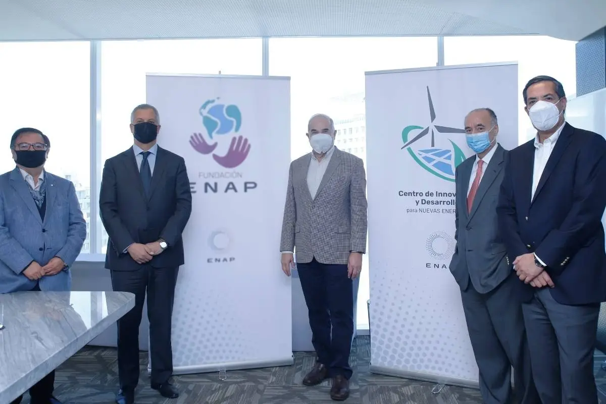 el_director_laboral_de_enapx_marcos_varasx_el_ministro_de_energixax_claudio_huepex_el_presidente_del_directorio_de_enapx_josex_luis_mardonesx_el_director_de_enapx_rodrigo_manubensx_y_el_gerente_general_de_la_empre_x1x.jpg, 