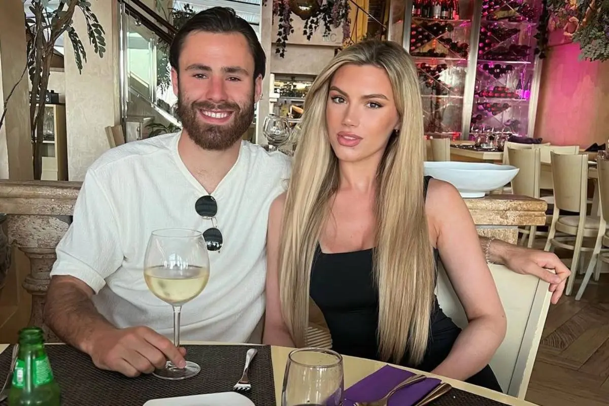 Kimberley Abott y Ben Brereton