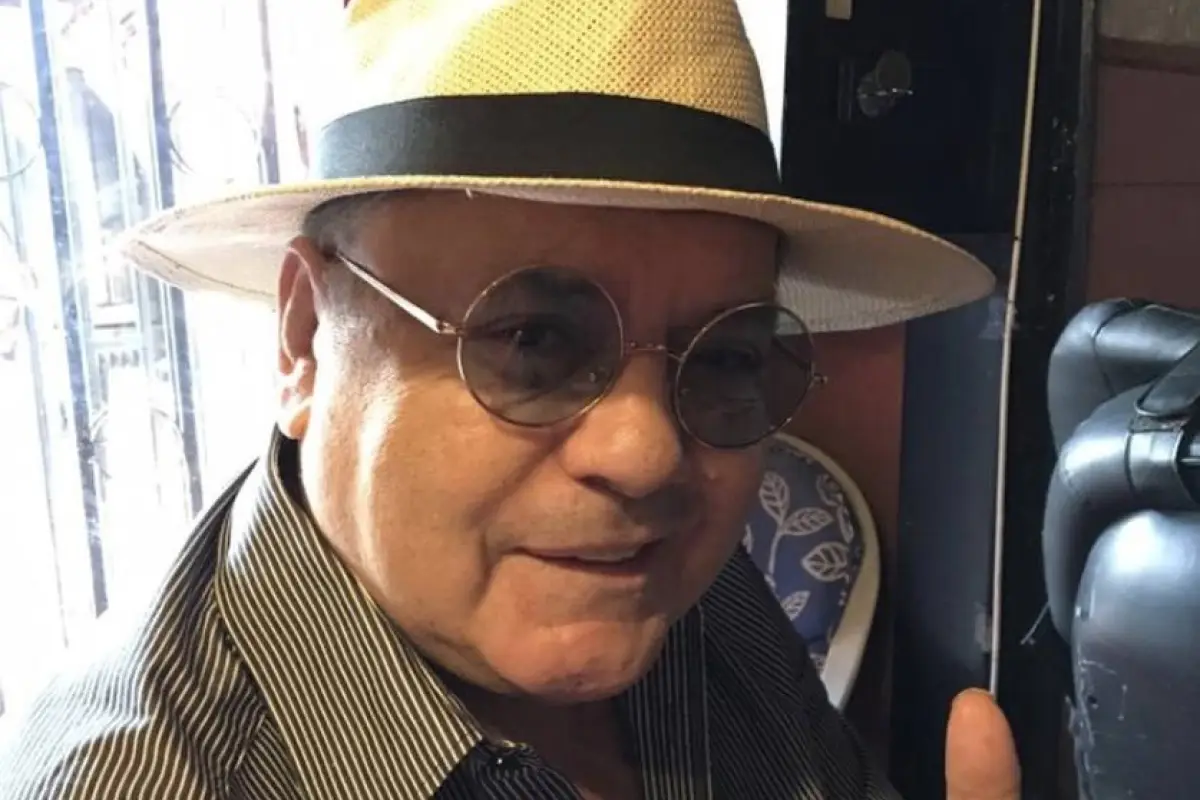 Zalo Reyes sigue crítico