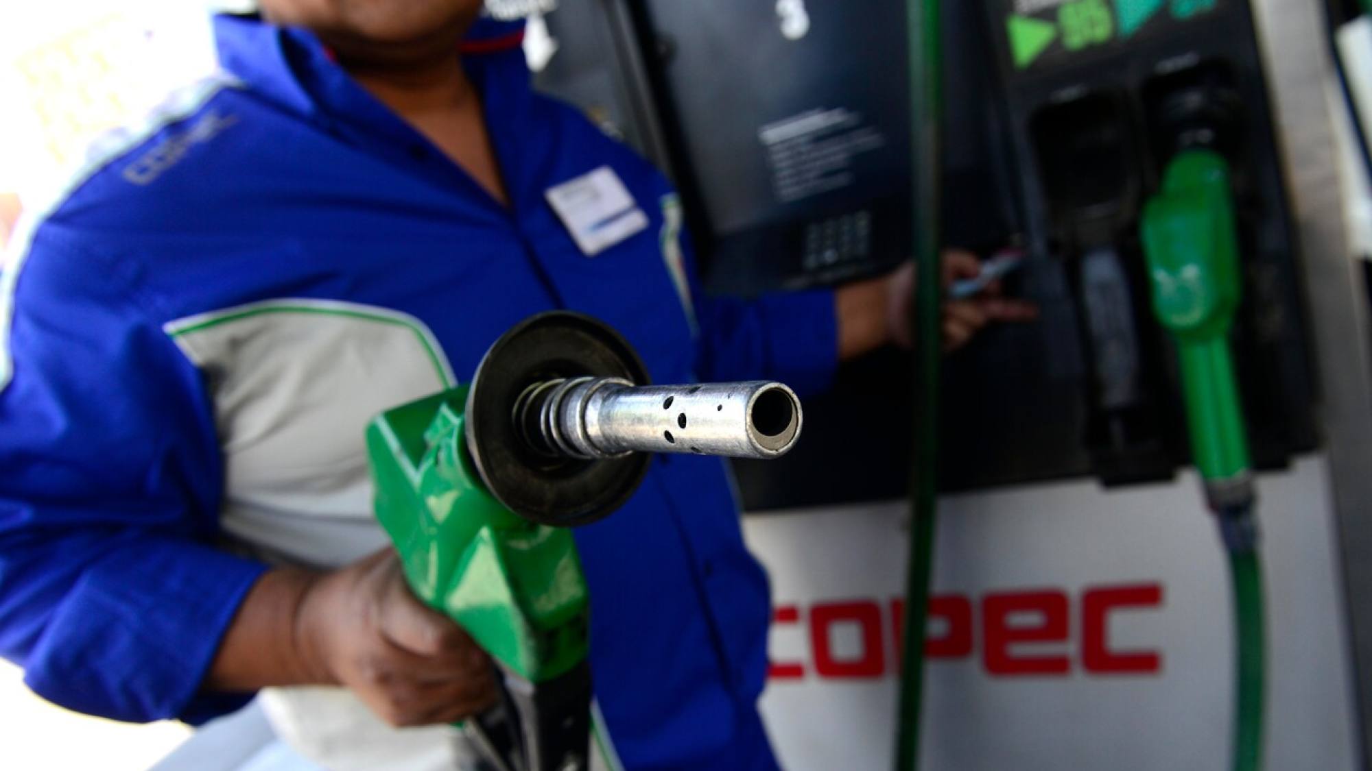 Gobierno apunta a “un Estado quebrado” y anuncia medidas para disminuir el impacto por alza de combustibles