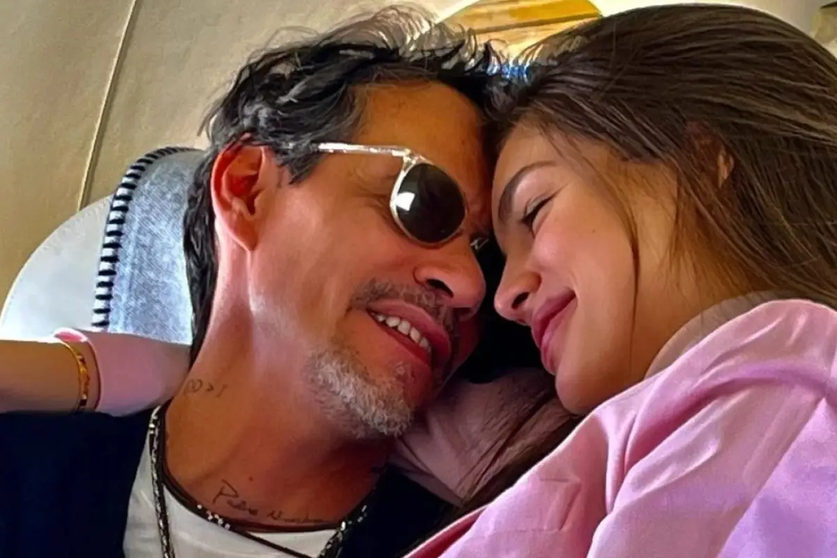 Marc Anthony junto a Nadia Ferreira