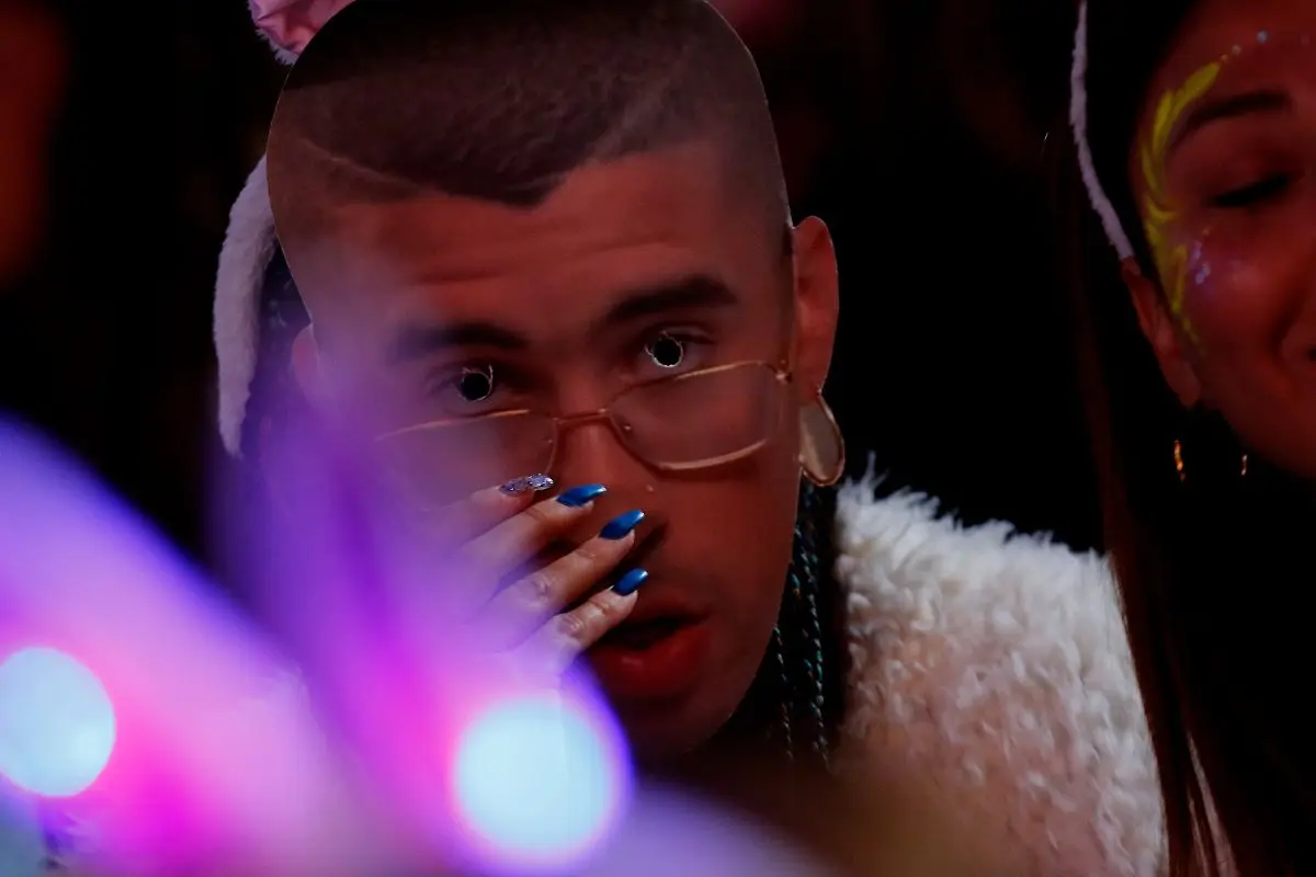 Bad Bunny se besó con su bailarín en pleno concierto