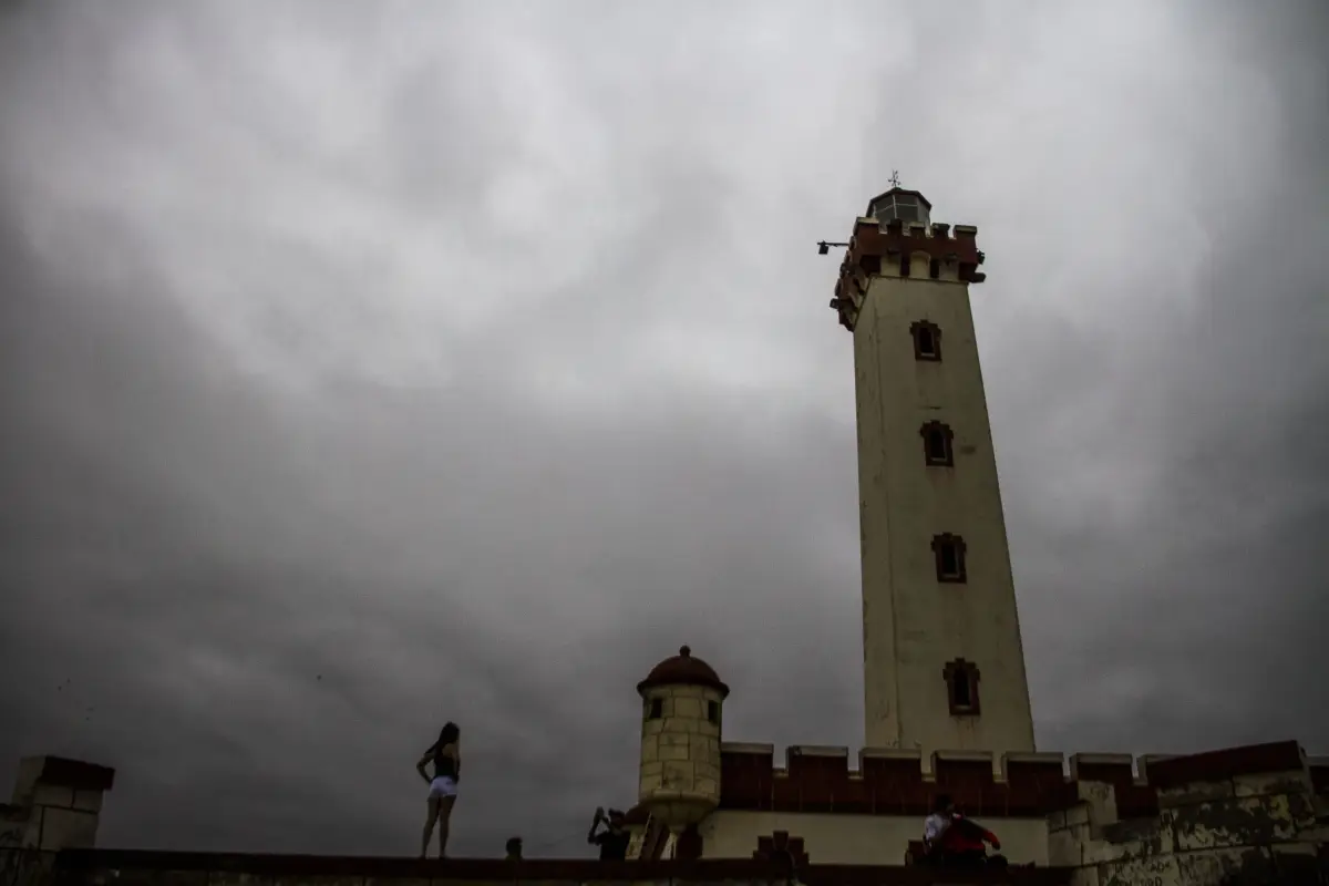 Adulta mayor sufrió una grave caída