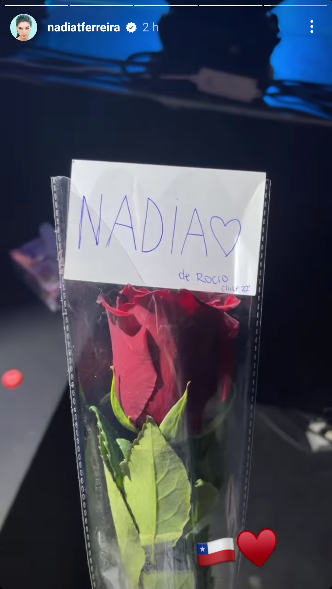 Fanáticas le dieron un presente a la novia de Marc Anthony, Nadia Ferreira.
