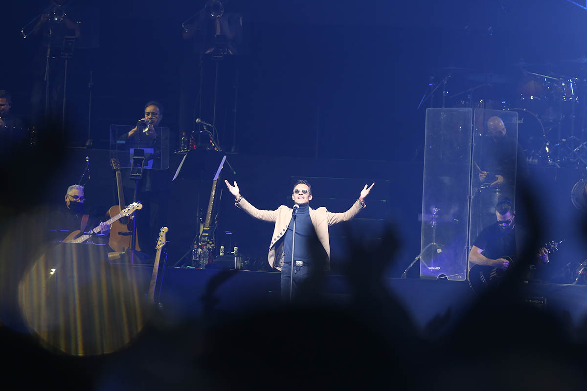 Marc Anthony mostró su excelente estado físico en el Movistar Arena. FOTO: JUAN PABLO CARMONA Y